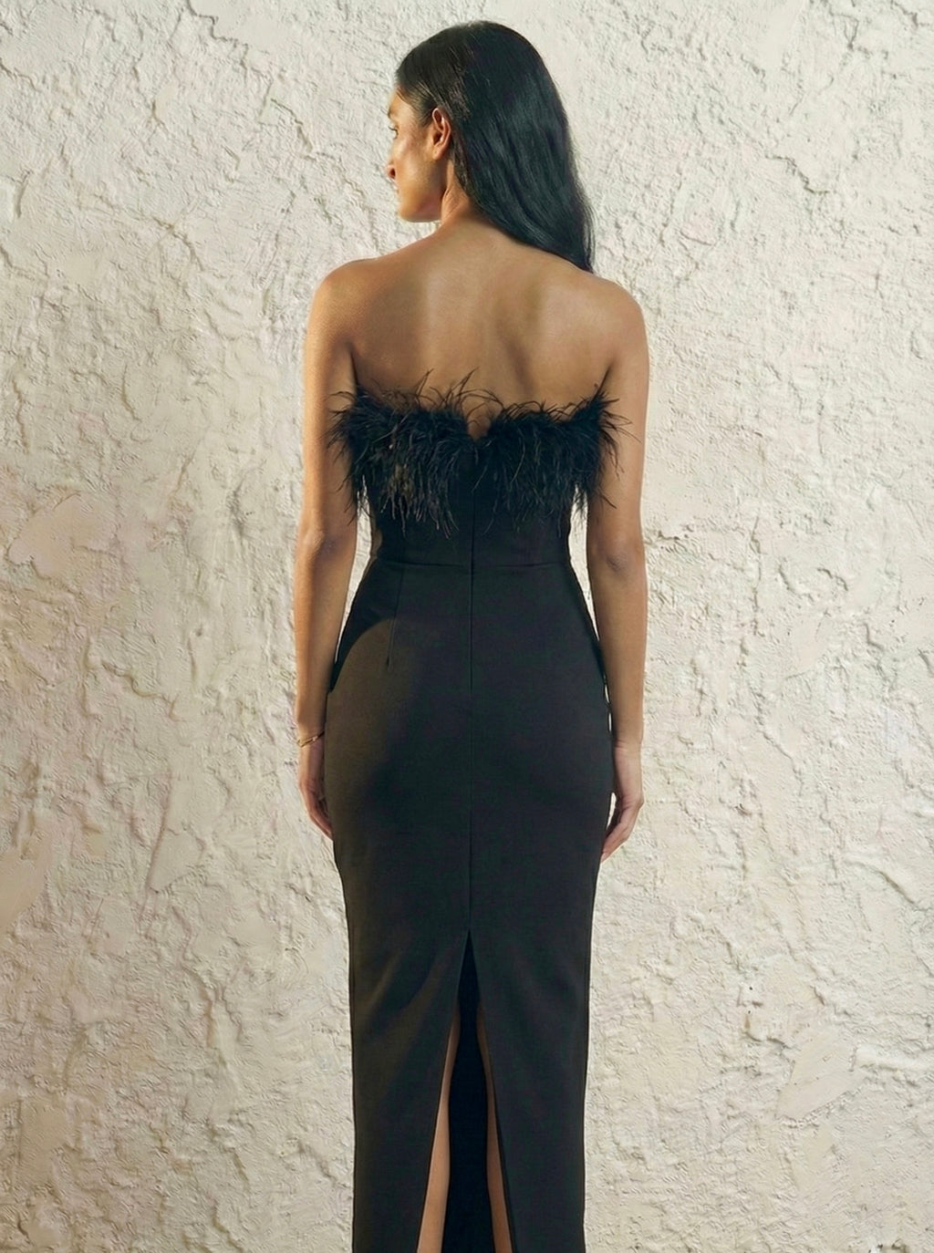 שמלת סקרלט שחורה