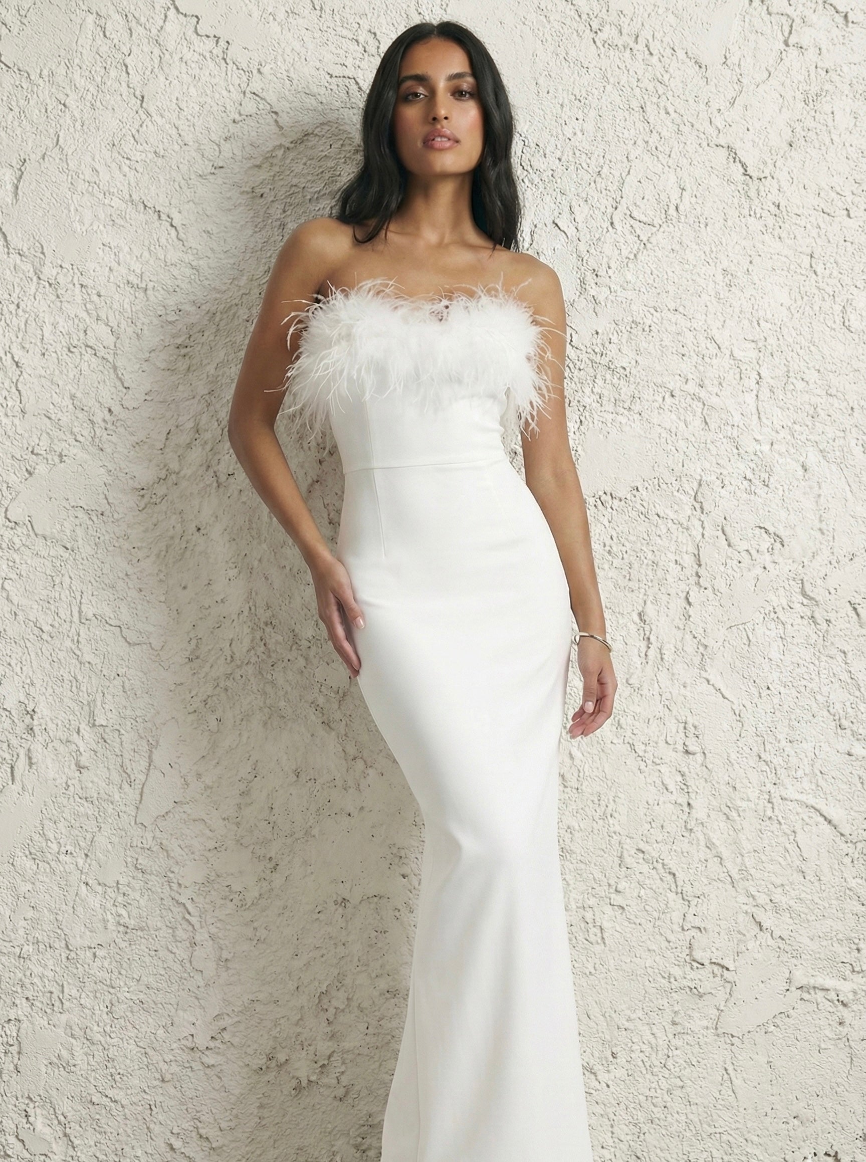 שמלת סקרלט לבנה