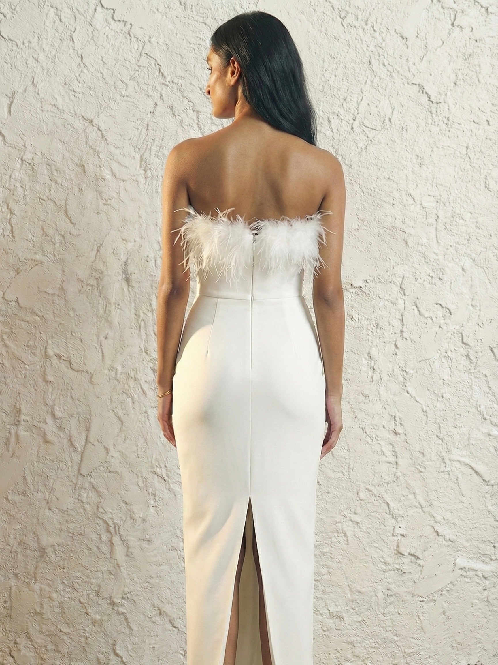 שמלת סקרלט לבנה